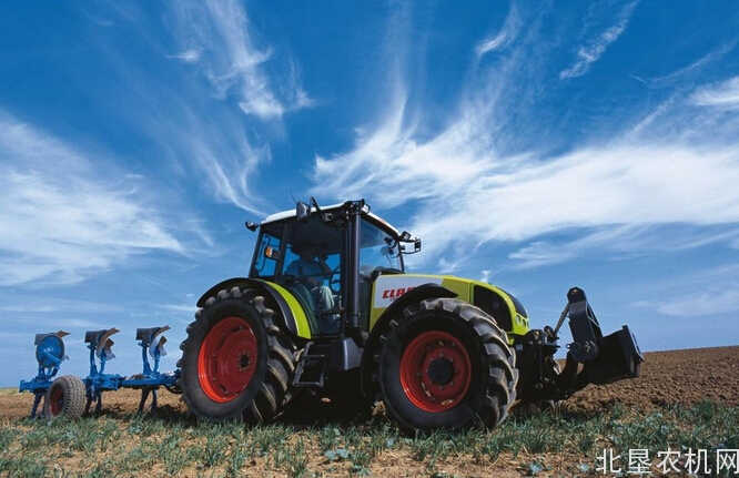“铁马”驰骋大中原 农机筑牢“大粮仓”
