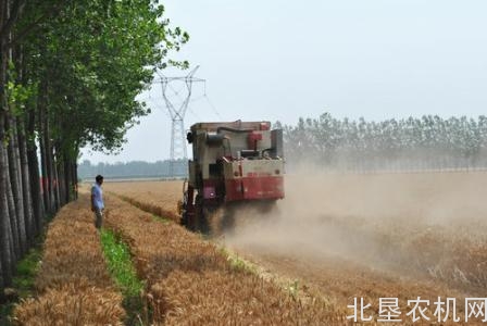 山东发展农机社会化服务 破农村“谁来种地”难题