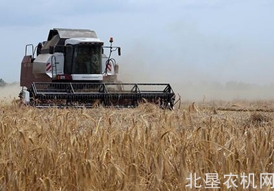 菏泽市单县农机服务中心农闲为机手“加油充电”