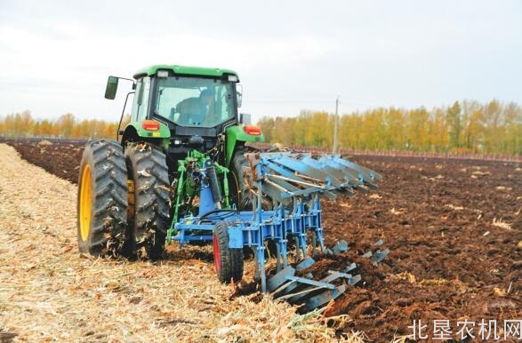 黑龙江省近5万户农户加入现代农机合作社