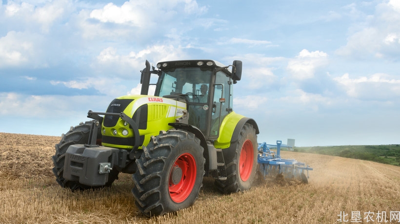 长春农博会：选购农机忙