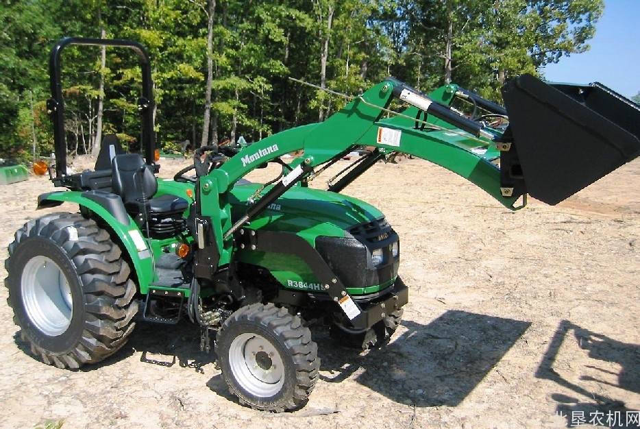 我市农机部门积极抓好三秋生产