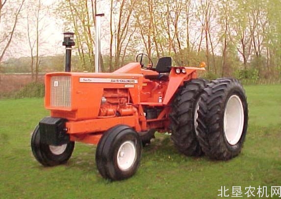 新疆加大农机推广力度 助推农业全程全面机械化