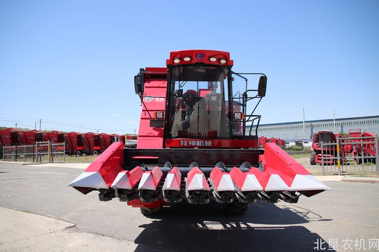 牧神玉米收获机备受用户认可，助力经销商快速发展