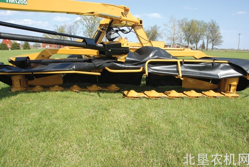 威猛TM1200和1400牵引式割草机