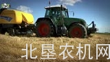芬特牵引纽荷兰BB9080大方捆打捆机作业