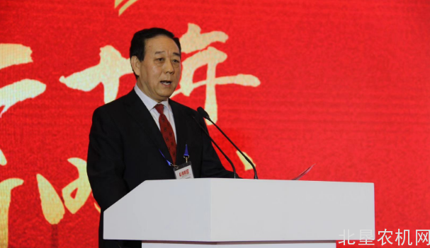 《亲历农机化---中国农机化发展历程》首发式暨“辉煌农机化之路图片展”开幕式在青岛举行