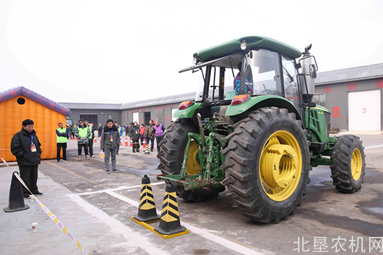 北京举办“农机安全杯”普法趣味赛