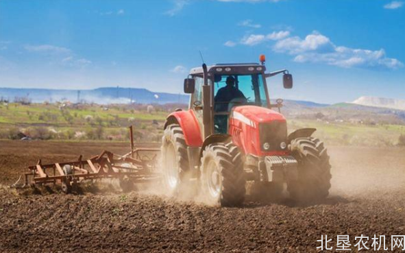 农民日报之四《老“铁牛”开进新时代——王印才父子的农机情结》