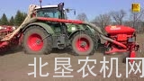 芬特720拖拉机配盖斯帕多播种机作业