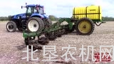 用纽荷兰拖拉机播种玉米