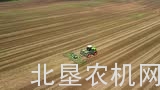 克拉斯Xerion 5000拖拉机配阿玛松12m Catros整地机