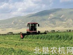 麦克唐M150SP割晒机工厂测试