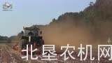 乌尼莫克MB-Trac 140拖拉机犁地作业