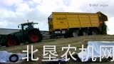 芬特926拖拉机配DEWA饲料车作业