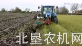 纽荷兰T6030拖拉机配格兰犁作业