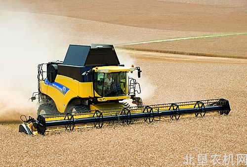 纽荷兰CR9090创造收获世界纪录