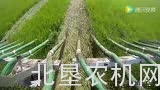 庄稼汉罐式有机肥施用机在草坪上作业