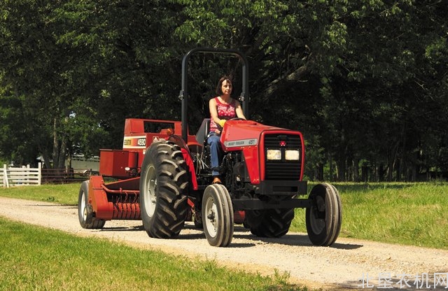 麦赛福格森MF4709拖拉机简介