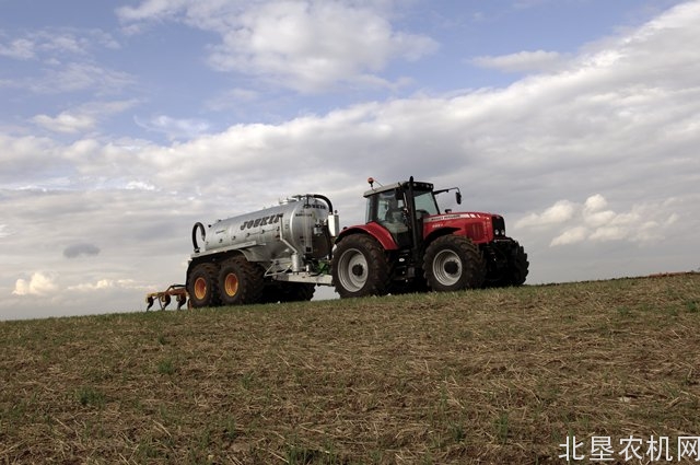 麦赛福格森MF6700R系列拖拉机