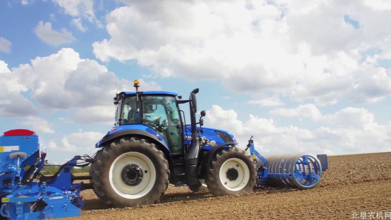 纽荷兰多功能拖拉机