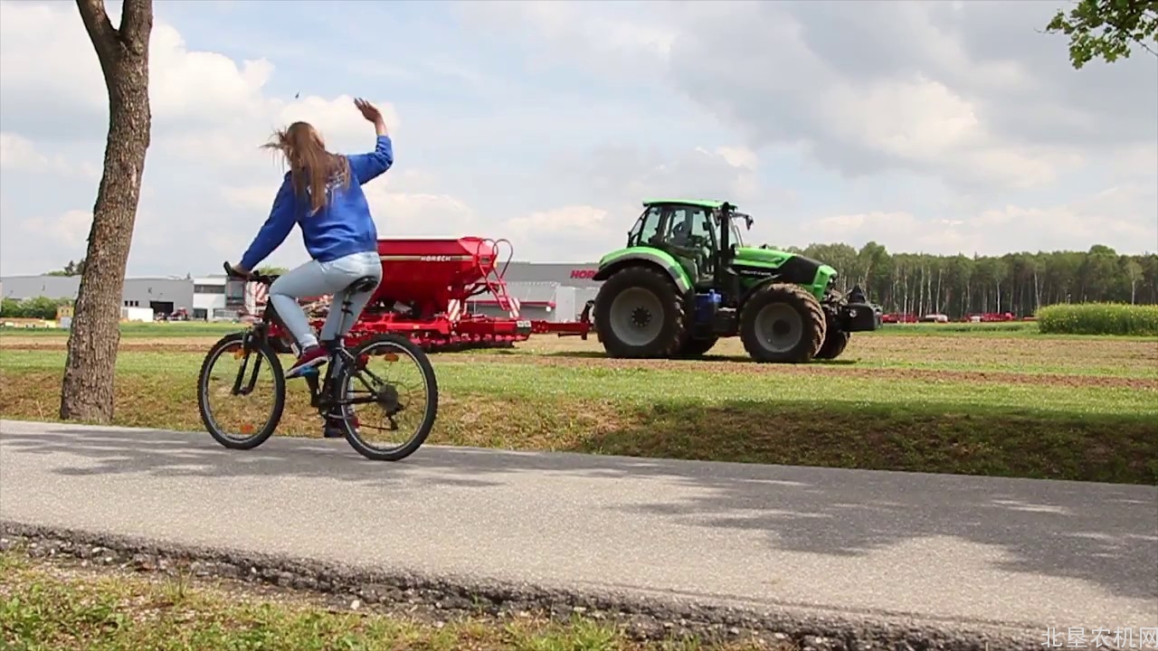 豪狮培养女性农机爱好者