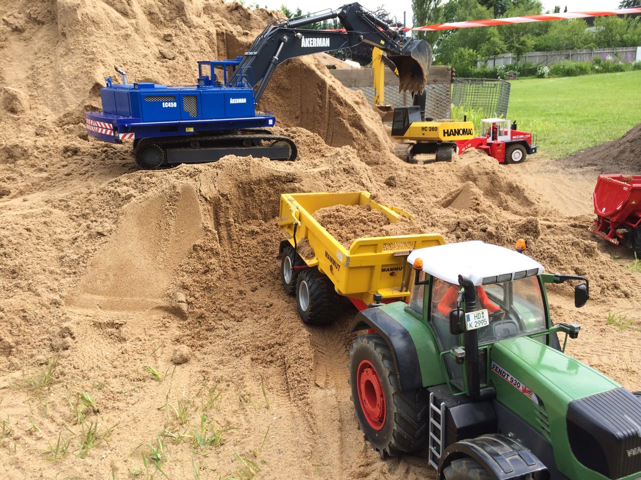 高端农机玩具——RC拖拉机