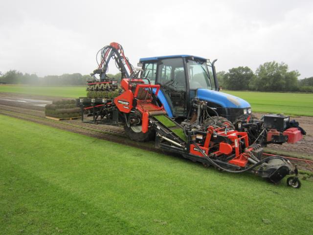 Brouwer公司RoboMax6330草坪起收机