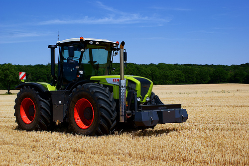 克拉斯Xerion3800拖拉机配Miedema CP42播种机种土豆