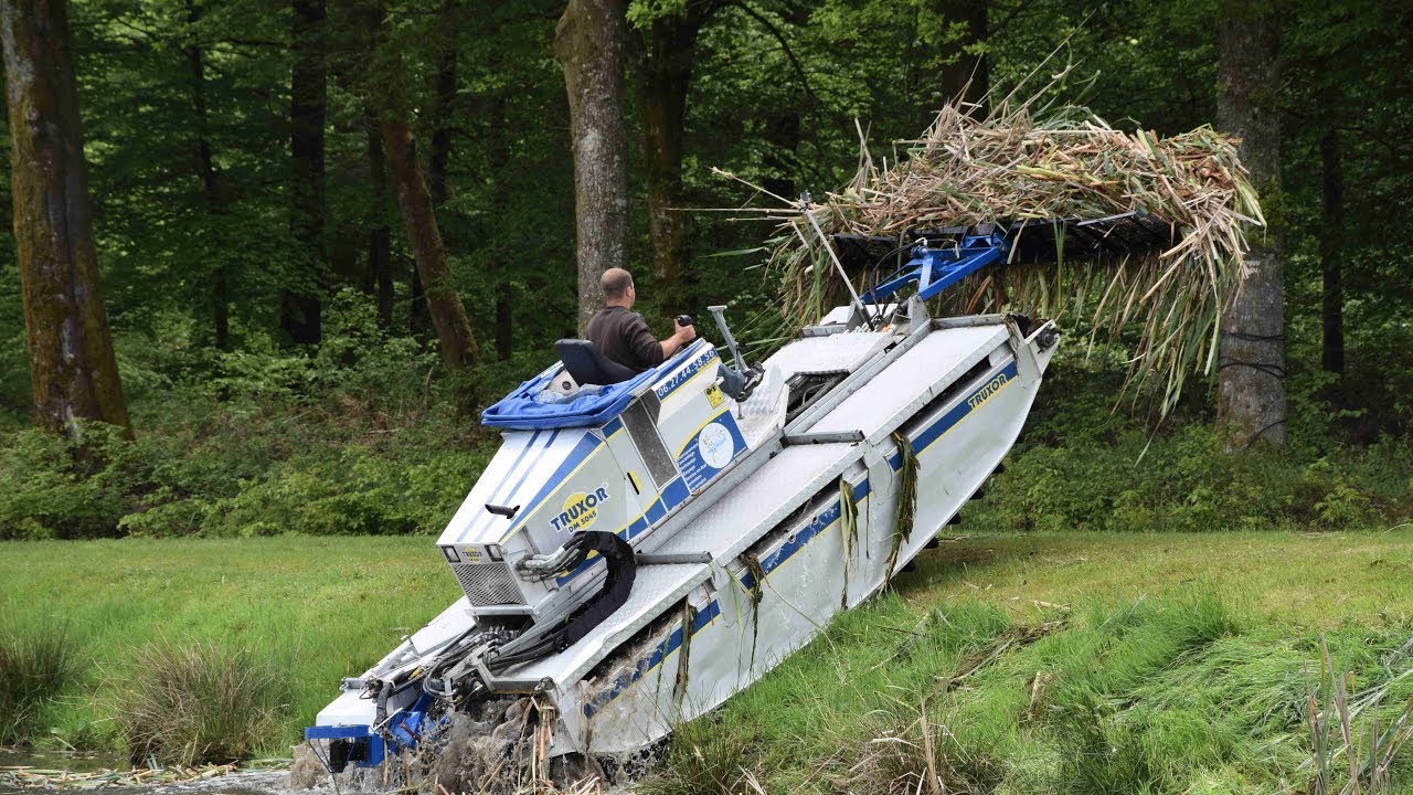 水陆两用的河道清理机