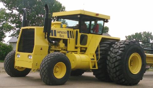 小蜜蜂500马力拖拉机