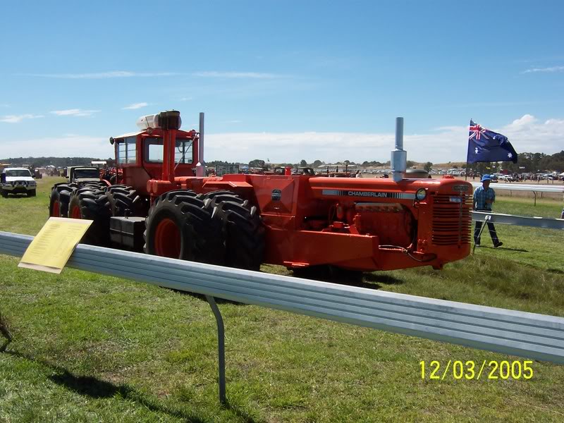 钱柏林双引擎拖拉机