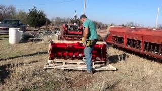 拖拉机没人开 自己嗖嗖跑下坡