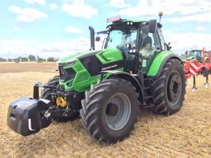 道依茨法尔6185TTV拖拉机配Vaderstad播种机作业