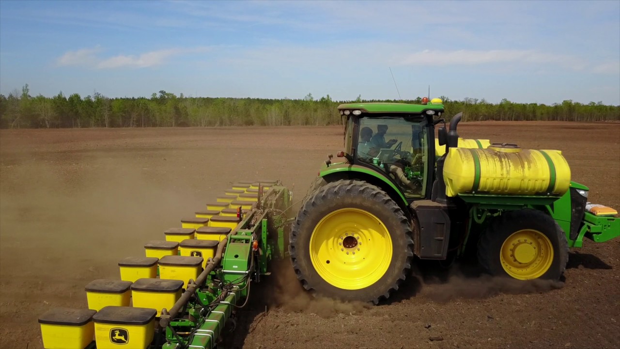 迪尔8295R配12行播种机春播玉米