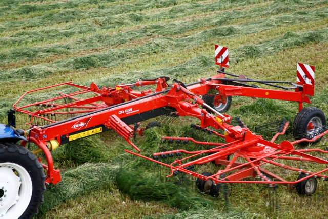 库恩GA7501 8121搂草机