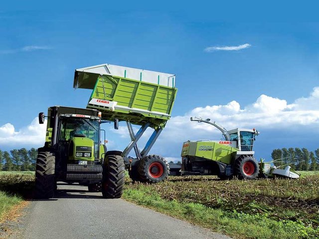 克拉斯JAGUAR系列青贮机运输演示