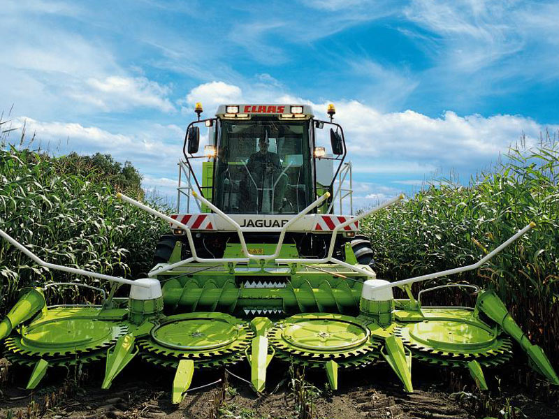 克拉斯JAGUAR980青贮机搭载两台六缸发动机