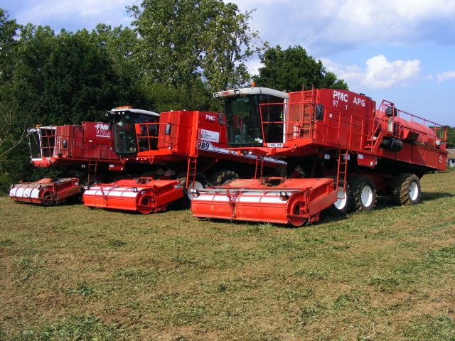 PMC豌豆收获机作业