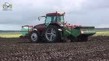 凯斯MX135拖拉机配Hassia马铃薯播种机作业