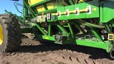 约翰迪尔大型播种机操作部分10