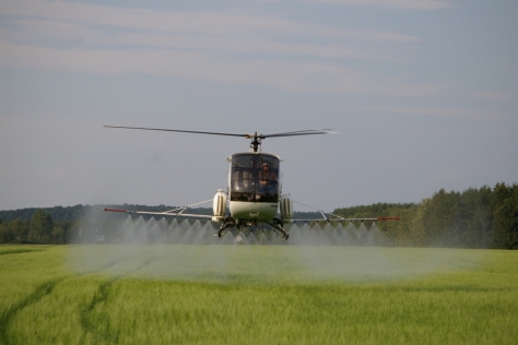 直升机喷药第一视角