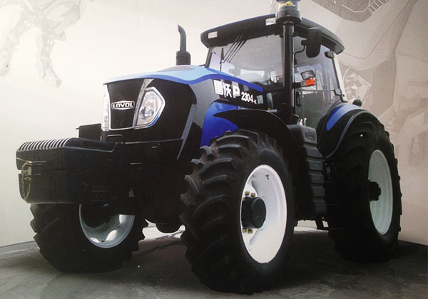 雷沃拖拉机放水位置讲解