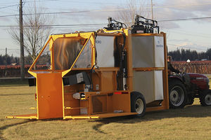 侧牵引式蓝莓收获机