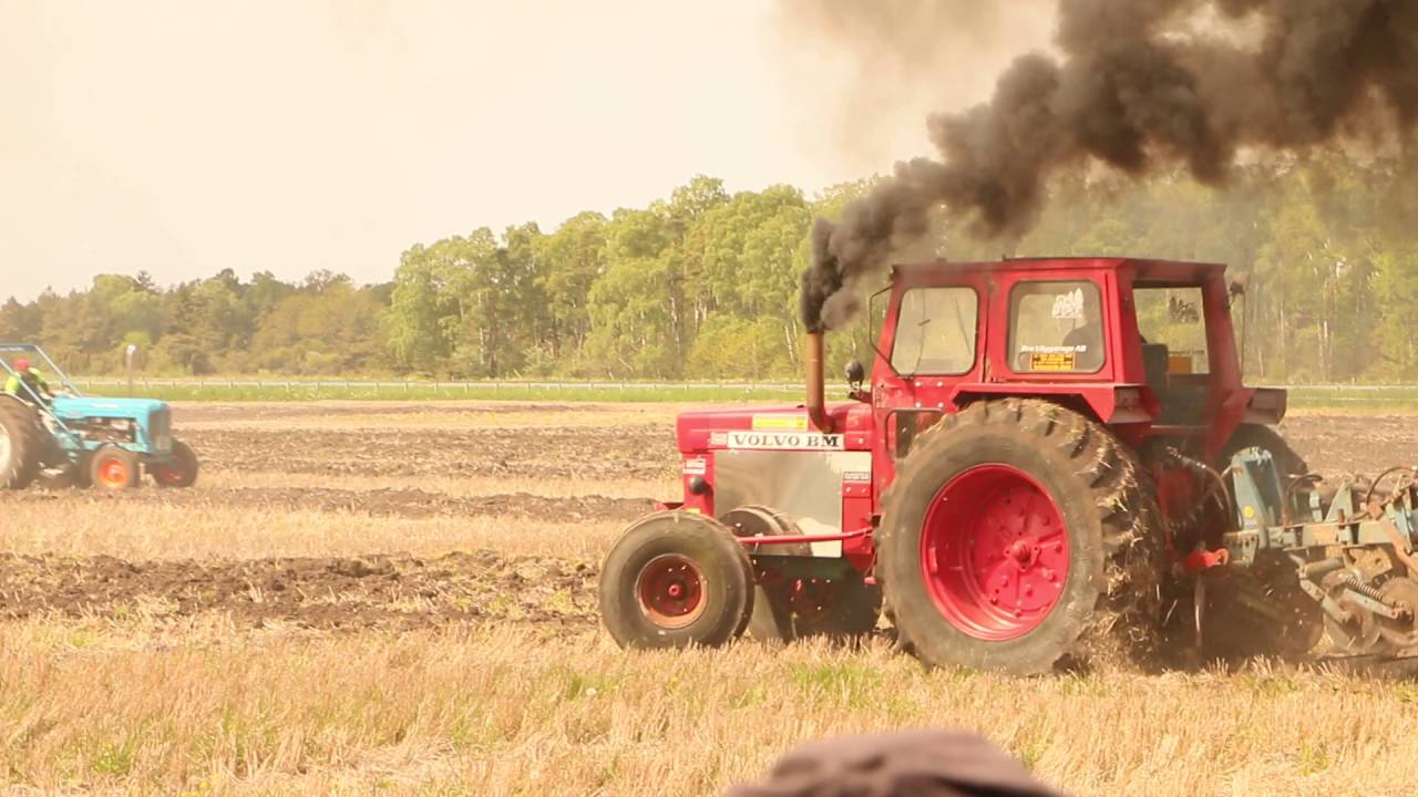 2016年翻地大赛实拍，拖拉机飞起来
