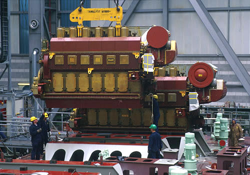 卡特超大发动机生产过程