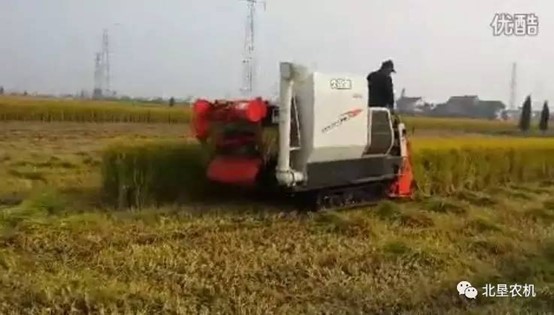 半喂入水稻机配套捆草机技术演化及国内产品介绍