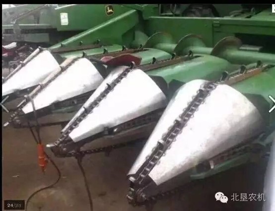 玉米倒伏的朋友来看看吧，国内几款玉米割台改装照片