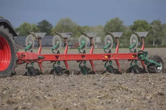 世界首台智能化大犁——格兰2500 i-Plough翻转犁