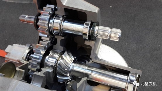 意大利马斯奇奥发布最大动力耙,可达550马力,最大幅宽长8m 